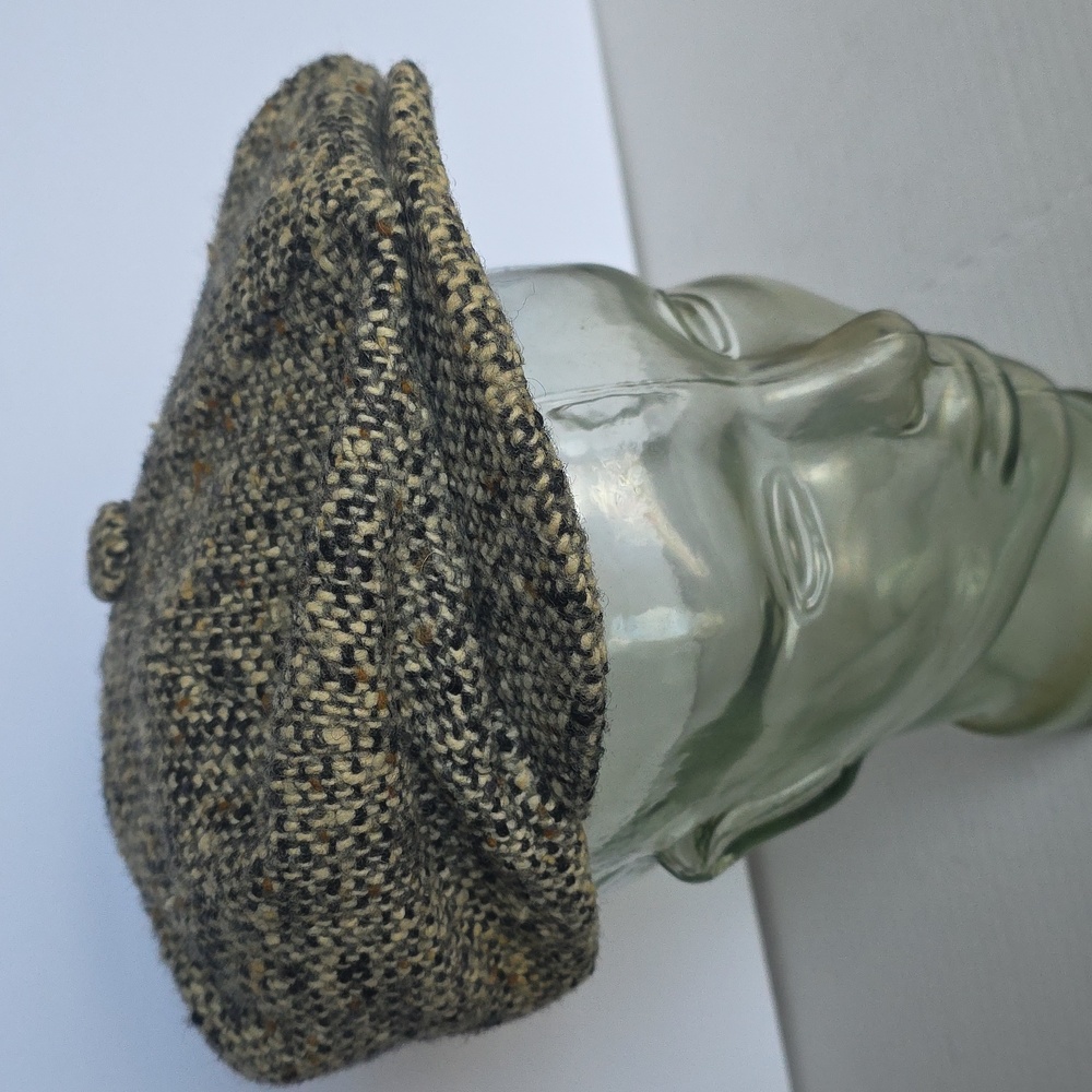 Country Gentlemen's Vintage Tweed Newsboy Cap in Black & Cream. Pure Wool. Lg